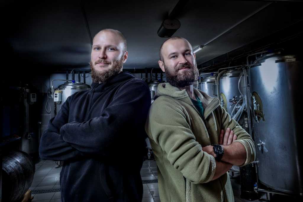 Часть команды пивоварни Courage Brewery Часть команды пивоварни Courage Brewery