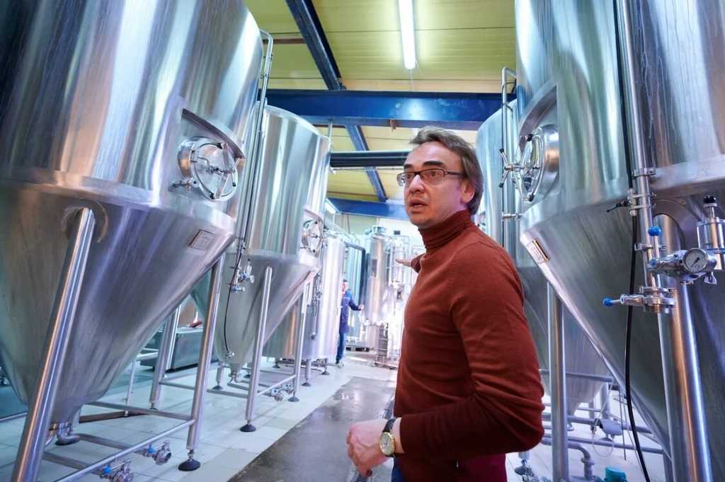 Владелец пивоварни Grenader Анатолий Семенец на производстве Владелец пивоварни Grenader Анатолий Семенец на производстве